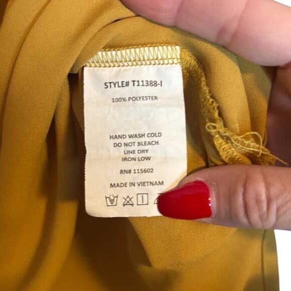 Lush Mustard Yellow Sleeveless High Low Tank Top Blouse Medium - Picture 4 of 4